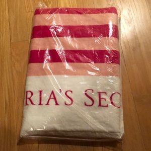 Brand new unpacked Victoria’s Secret Towel 🌺